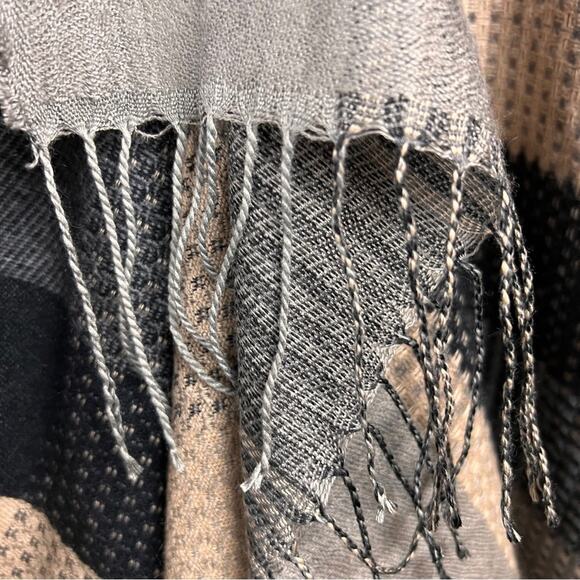 Collection 18 Women One Size Wrap Bohemian Tan Black Fringe Soft Winter Fall NEW - Picture 7 of 12